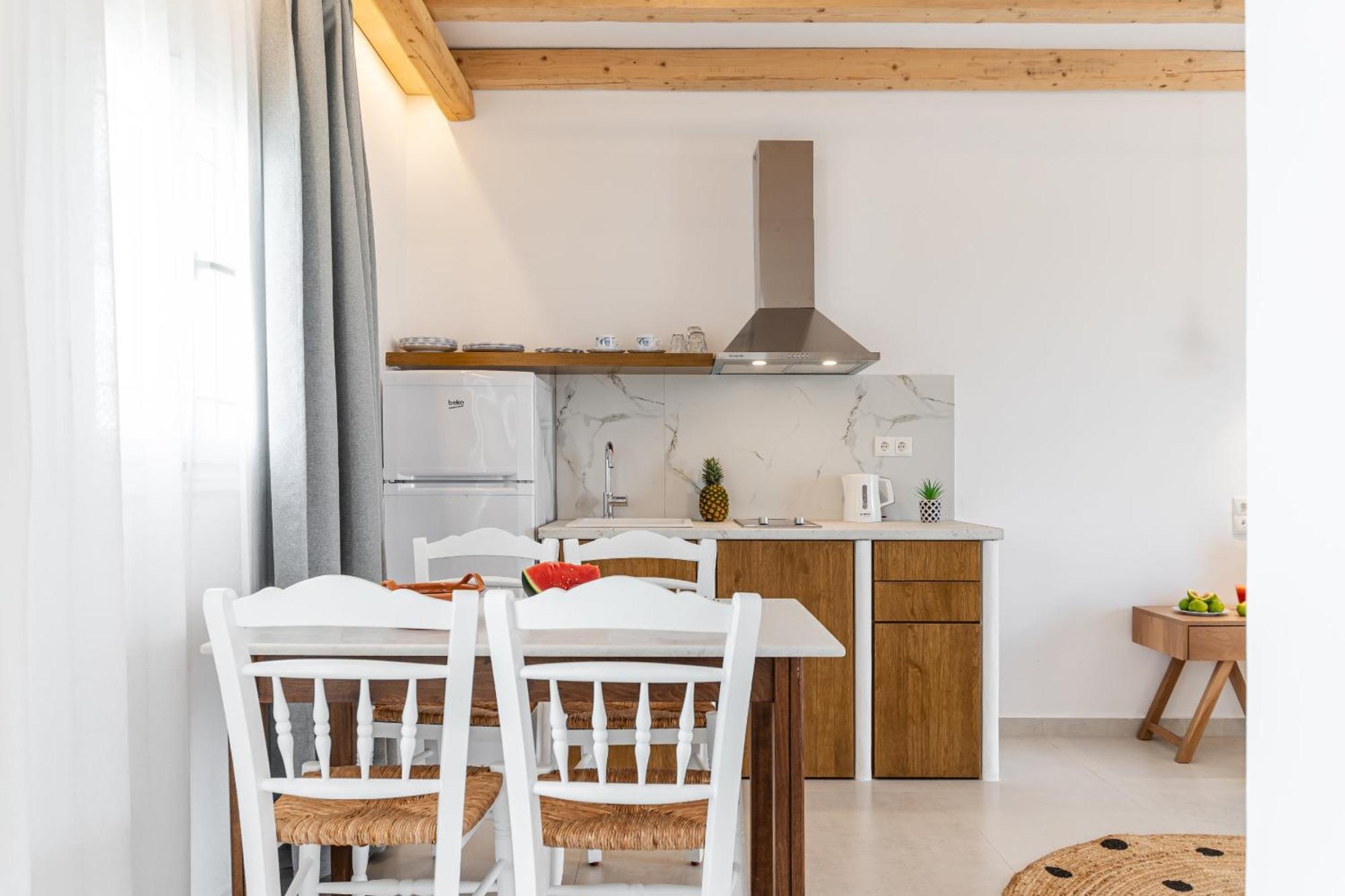Birikos Hotel & Suites Агиос Прокопиос Екстериор снимка